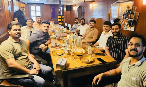 Private mastermind dinner. Capital-ready only.
